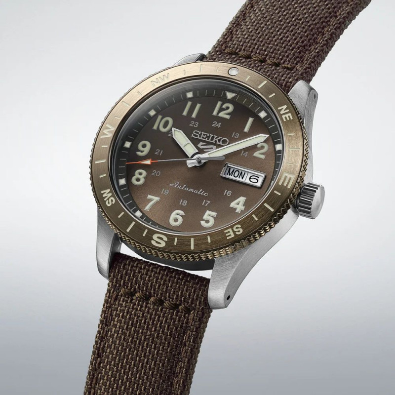 Collection SEIKO 5 SPORTS FIELD Collection SEIKO 5 SPORTS FIELD